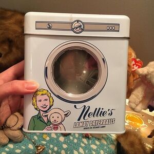N E L L I E S Dryerballs tin